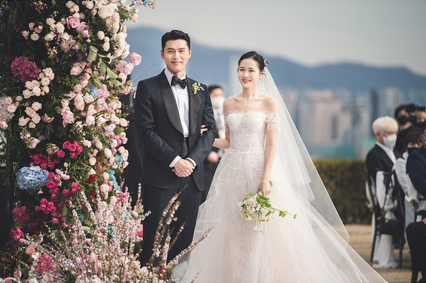 Hyun Bin vô tình hé lộ vị trí của Son Ye Jin trong lòng qua hành động nhỏ tại 2 sự kiện - Ảnh 4.