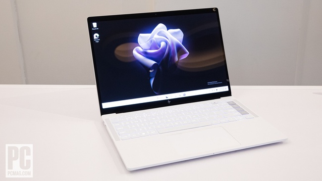 Những mẫu laptop tốt nhất tại CES 2023 sở hữu cấu hình, thiết kế và tính năng nổi bật - Ảnh 7.