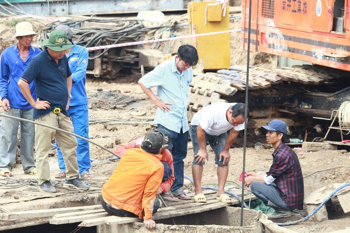 Vụ bé trai lọt vào trụ bê-tông: Đã tìm được phương án khả thi - Ảnh 1.