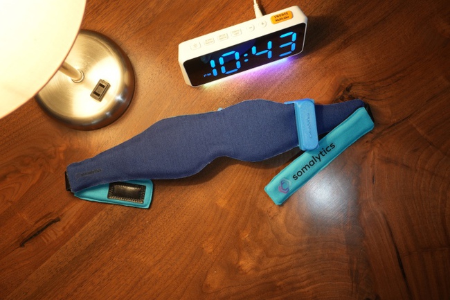 B&ecirc;n trong chiếc mặt nạ ngủ 200 USD l&agrave; những cảm biến c&oacute; thể l&agrave;m rung chuyển ng&agrave;nh c&ocirc;ng nghệ - Ảnh 2.