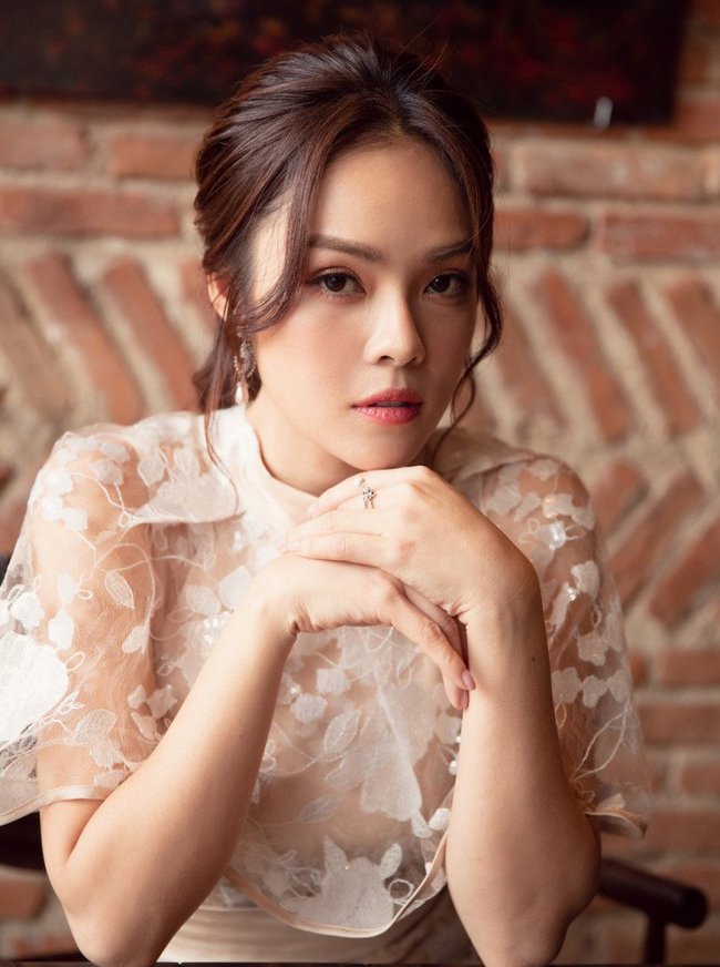 Dương Cẩm Lynh trước ồn &agrave;o nợ tiền tỷ: Mẹ đơn th&acirc;n sau 2 lần đổ vỡ, từng hủy h&ocirc;n với nam diễn vi&ecirc;n Vbiz - Ảnh 6.