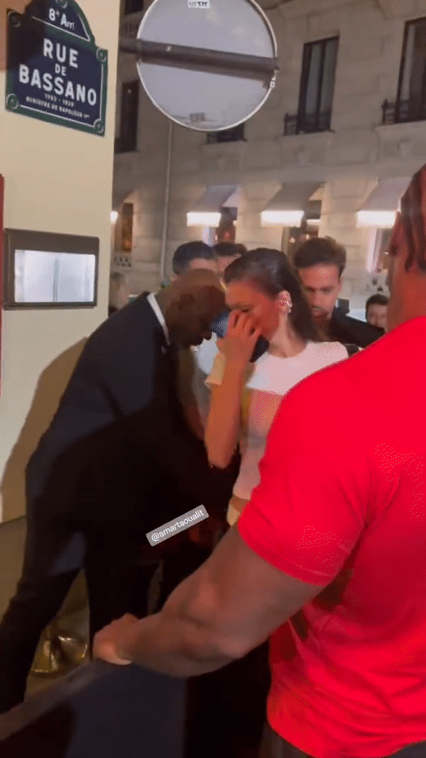 Rầm rộ clip vợ chồng cậu cả nh&agrave; Beckham bị bảo vệ cấm cửa ở hộp đ&ecirc;m, nguy&ecirc;n nh&acirc;n l&agrave; g&igrave;? - Ảnh 5.