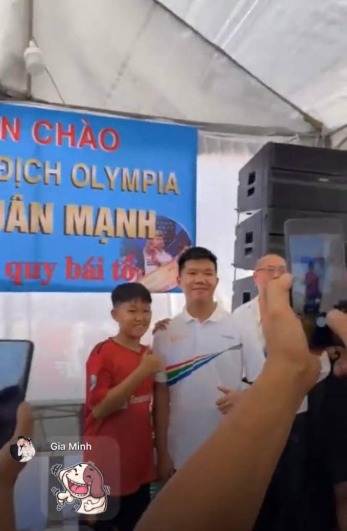 Thanh niên xóm xin vía học giỏi của Quán quân Olympia 2023, Xuân Mạnh có ứng xử được khen ngợi - Ảnh 9.