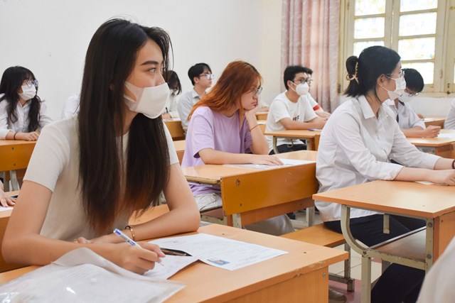 Thi tốt nghiệp THPT: Giảm môn thi bắt buộc, giảm áp lực người học - Ảnh 2.