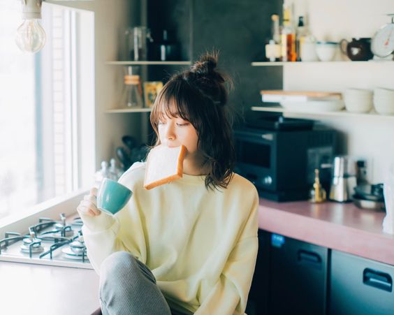 Bác sĩ Nhật chỉ ra 3 lối sống nguy hại hủy hoại tế bào não, nhiều loại thực phẩm yêu thích cũng nằm trong danh sách - Ảnh 2.