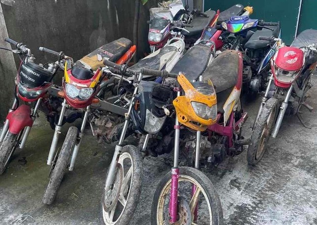 Người tr&uacute;ng đấu gi&aacute; 32 xe m&aacute;y cũ với gi&aacute; 6,8 tỷ đồng bỏ cọc - Ảnh 1.