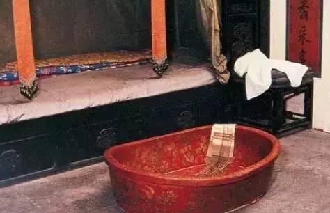 Bên trong phòng ngủ của Từ Hi Thái hậu: Nội thất hiện đại bậc nhất, có dát đầy vàng bạc châu báu như lời đồn?