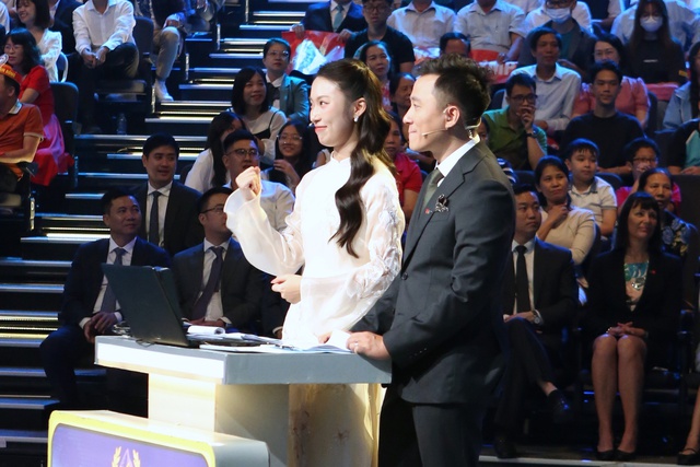 Hình ảnh khác của MC Khánh Vy - Ngọc Huy ở Chung kết Olympia 2023 - Ảnh 5.