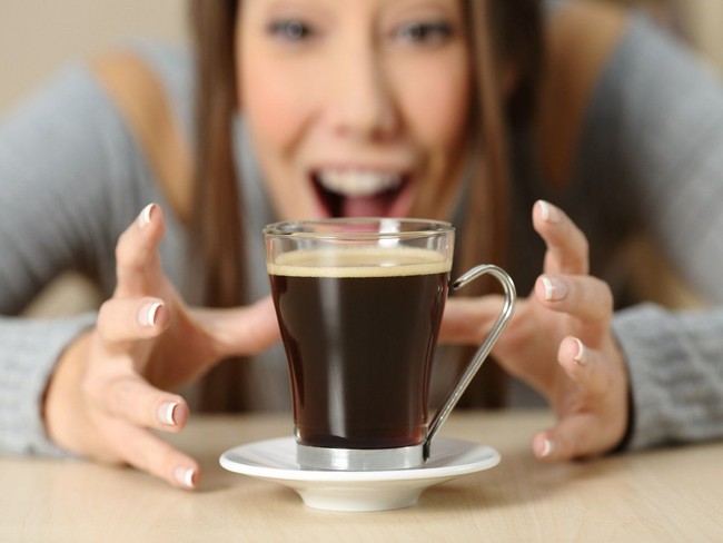 Bác sĩ giải đáp: Uống cà phê vào buổi sáng trước khi ăn có tốt không và lượng cà phê tối đa có thể uống trong ngày? - Ảnh 3.