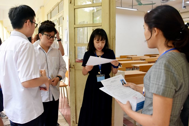 Thi tốt nghiệp THPT: Giảm môn thi bắt buộc, giảm áp lực người học - Ảnh 1.