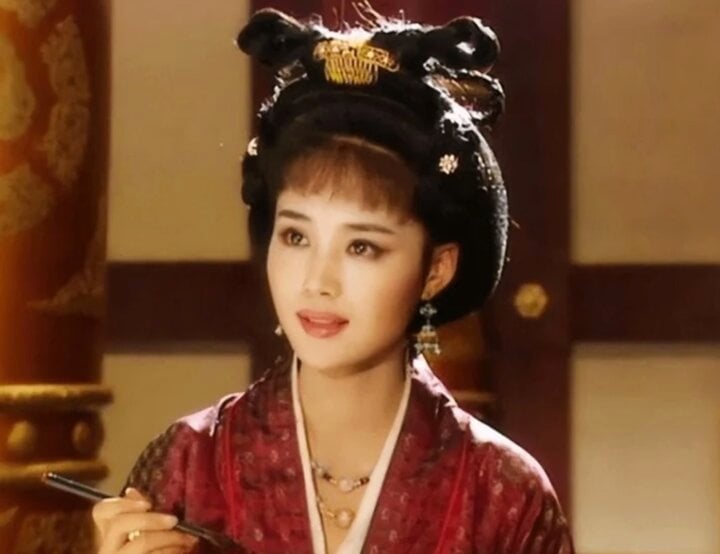 Nữ tể tướng từng là nô tì, bị khắc chữ lên mặt vì yêu nam sủng của Võ Tắc Thiên