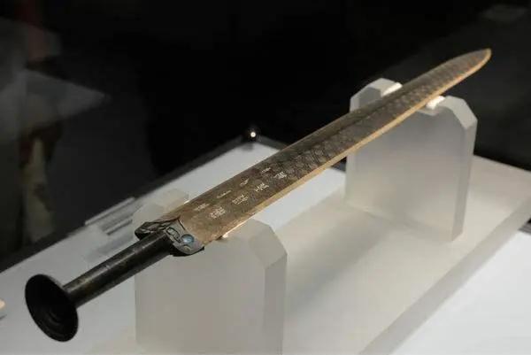 Tại sao thanh kiếm đã tồn tại hơn 2.400 năm vẫn sắc bén đến mức cứ chạm vào là đứt tay?
