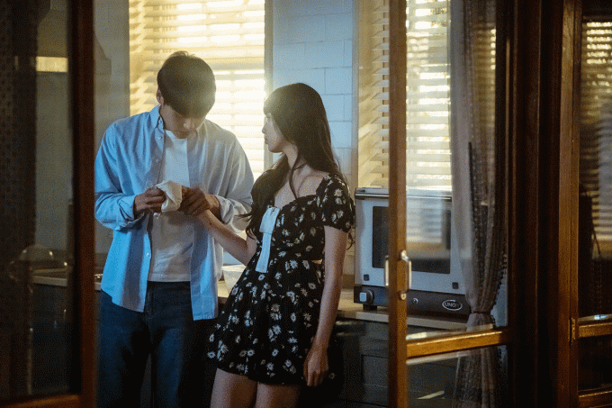 Style đẹp điên của Bae Suzy trong phim mới, bạn nên cắp sách vở học theo nếu muốn trở nên sành điệu hơn - Ảnh 7. Style đẹp điên của Bae Suzy trong phim mới, bạn nên cắp sách vở học theo nếu muốn trở nên sành điệu hơn - Ảnh 7.