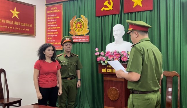 Bà Nguyễn Phương Hằng yêu cầu bà Hàn Ni và đồng phạm bồi thường 500 tỷ đồng - Ảnh 1.