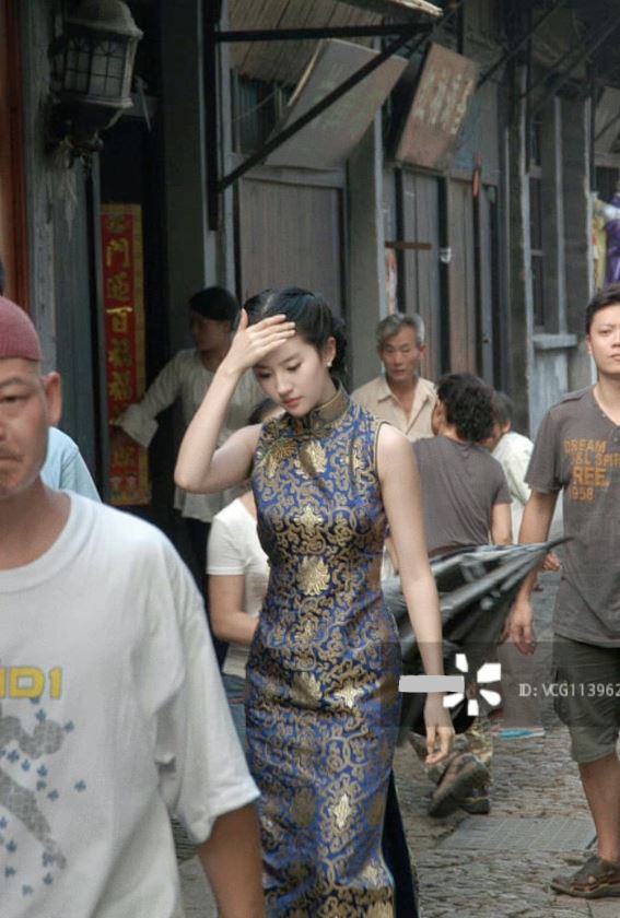 ภาพถ่ายของ Liu Yifei สวมชุดกี่เพ้าหลังเวทีทำให้เกิดไข้: ความงามและอารมณ์ของนางฟ้านั้นไม่มีใครเทียบได้ - รูปภาพที่ 2