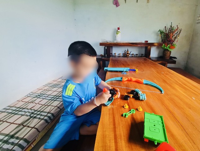 Bé trai 3 tuổi bị bỏ rơi ở Đắk Lắk: Nhiều tin đồn thất thiệt - Ảnh 2.