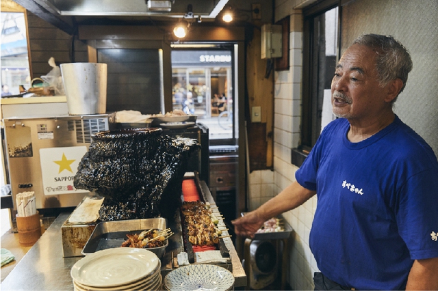 Nhà hàng Nhật nức danh với vại nước sốt 60 năm không cọ rửa, sốt tràn đóng đen thành tảng khách vẫn xếp hàng dài