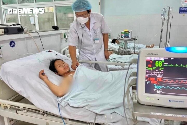 Hàng trăm người nhập viện, 1 ca tử vong do ngộ độc: Quảng Nam chỉ đạo nóng - Ảnh 1.