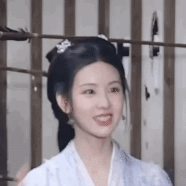 Trần Đô Linh xinh đẹp, dễ thương như bé thỏ trắng ở hậu trường phim mới - Ảnh 1.