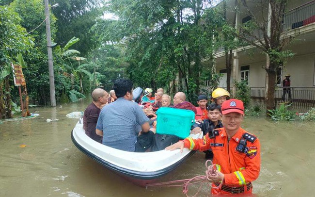 Myanmar sơ tán 14.000 dân, đóng cửa hơn 200 trường học do lũ lụt lớn - Ảnh 1.
