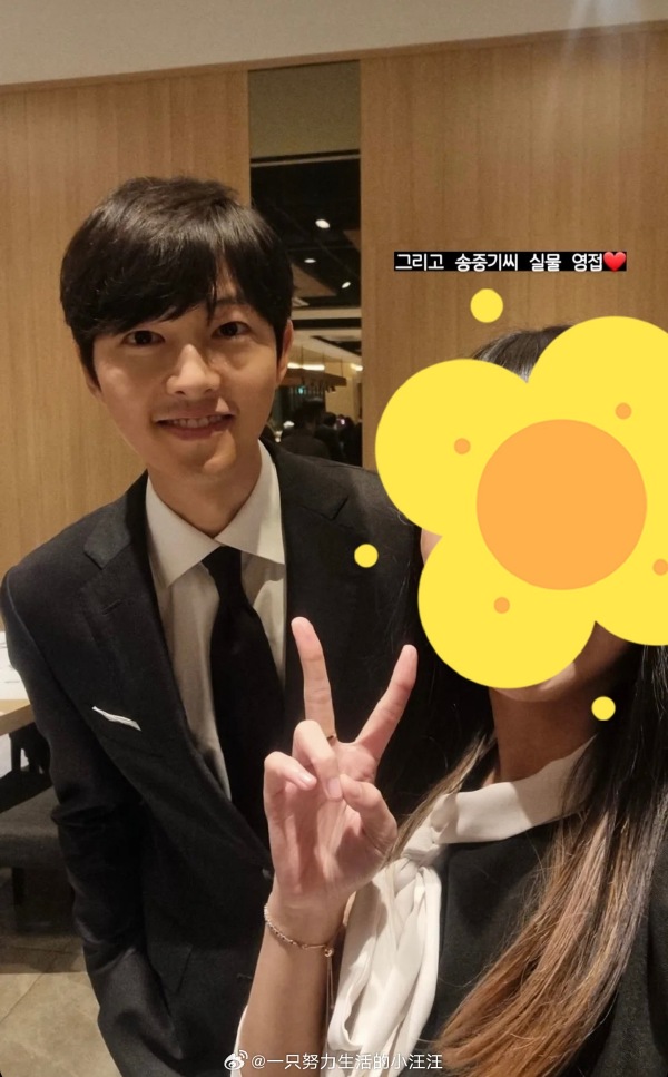 Song Joong Ki đưa vợ T&acirc;y dự h&ocirc;n lễ em g&aacute;i m&agrave; như đi thảm đỏ: Katy đẹp hẳn sau sinh, c&aacute;ch t&agrave;i tử nh&igrave;n b&agrave; x&atilde; g&acirc;y sốt - Ảnh 8.
