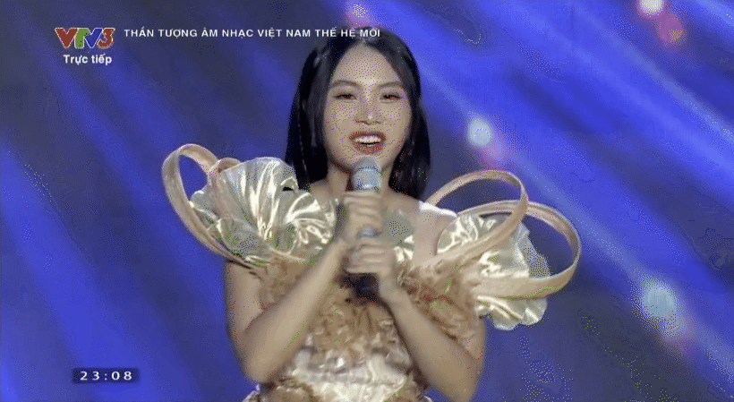 Phương Mỹ Chi bật khóc nức nở khi ôm Mỹ Tâm trên sóng trực tiếp Vietnam Idol - Ảnh 2.