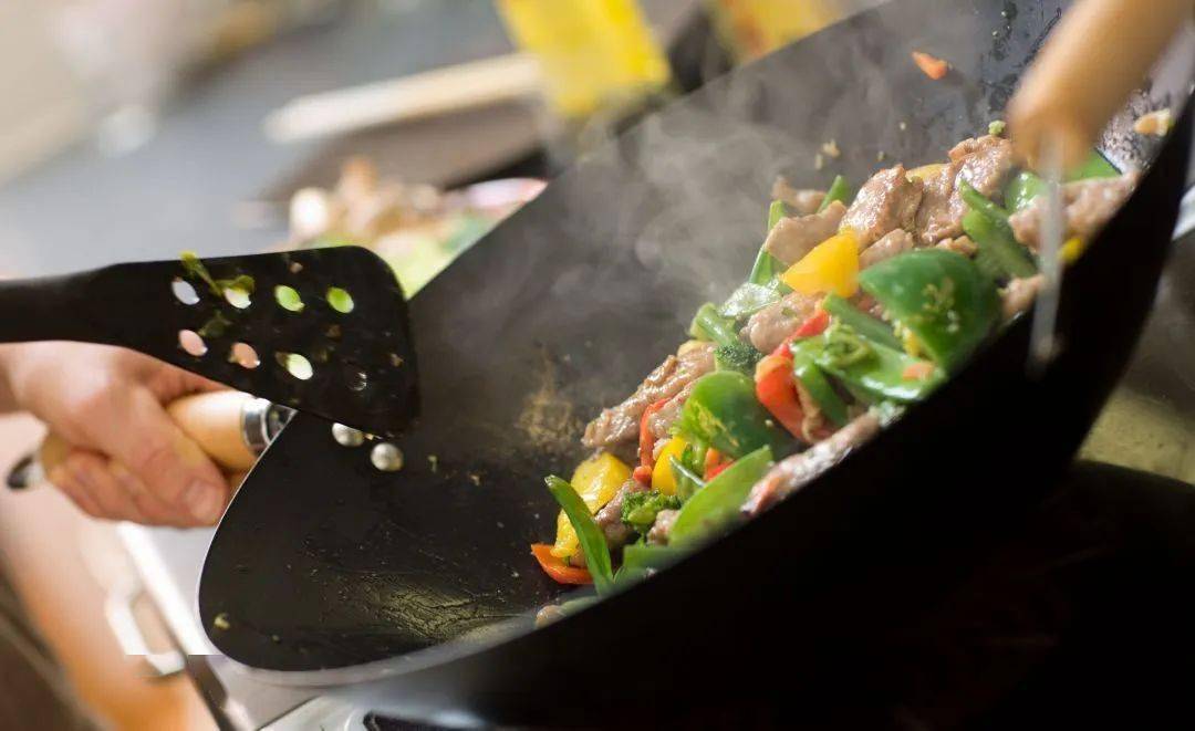 Những cách nấu ăn có thể gây bệnh cho cả nhà, 6 thói quen nấu nướng hại thân hơn cả đồ ăn ngoài - Ảnh 3.
