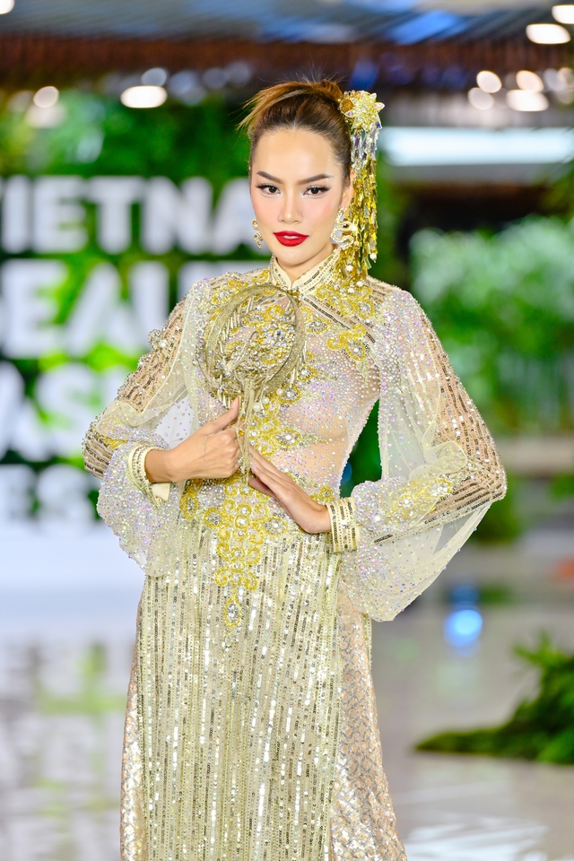 Dàn thí sinh Miss Grand International 4 ngày tại Đà Nẵng: Phát cuồng vì món Việt, bung skill diễn loạt BST áo dài hoành tráng - Ảnh 14.