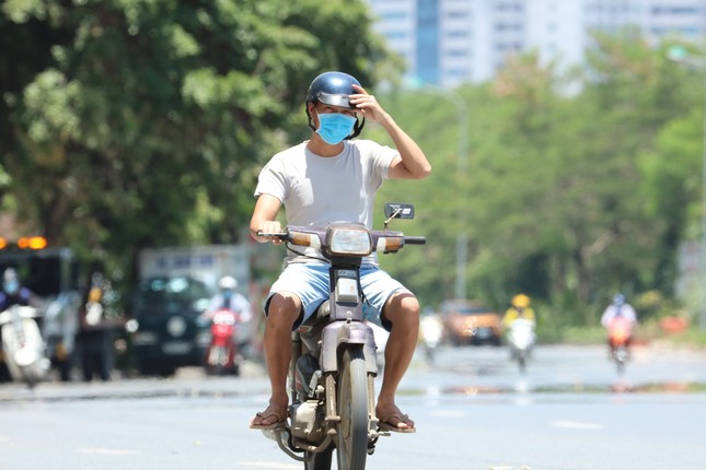 Miền Bắc tăng nhiệt trước khi chuyển mưa dông - Ảnh 1.