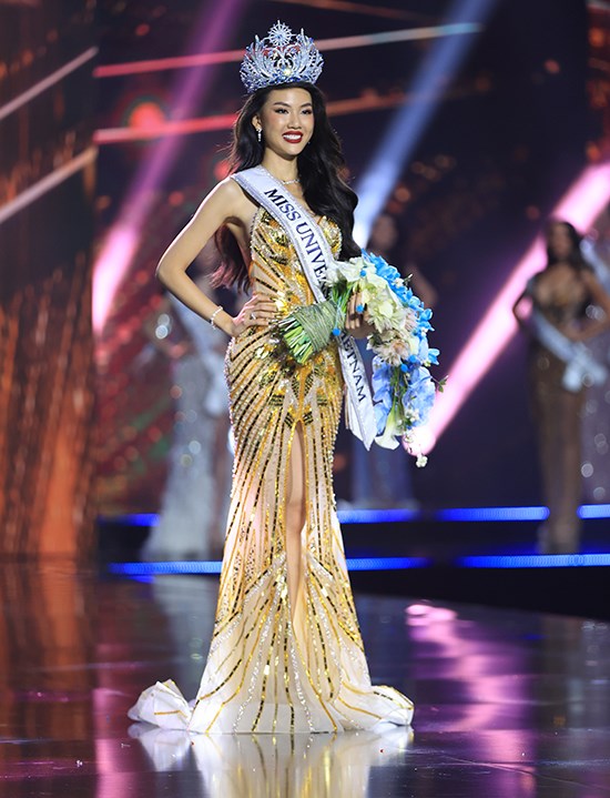 Lan Khuê né tránh nhắc đến ồn ào của Bùi Quỳnh Hoa, gây dậy sóng khi huỷ theo dõi Miss Universe Vietnam - Ảnh 8.