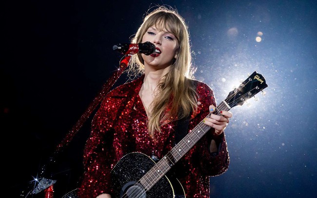 Taylor Swift's concert film topped the box office after its release - Photo 1.