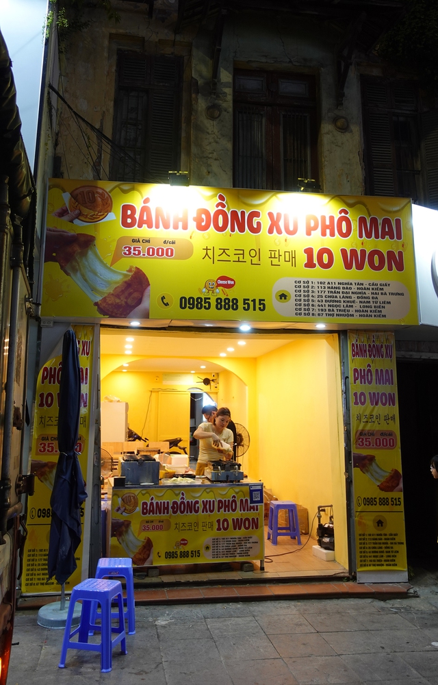 Khung cảnh tr&aacute;i ngược của c&aacute;c h&agrave;ng b&aacute;nh đồng xu ph&ocirc; mai: Nơi vẫn xếp h&agrave;ng mua, nơi ế ẩm phải đ&oacute;ng cửa - Ảnh 5.