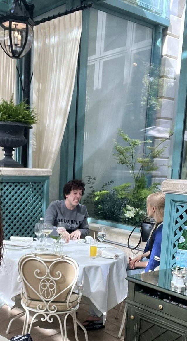 Ros&eacute; - Lisa đồng loạt tiếp x&uacute;c với h&atilde;ng thu &acirc;m Mỹ, sắp chia tay YG để về chung nh&agrave; với Beyonc&eacute;, Adele? - Ảnh 2.