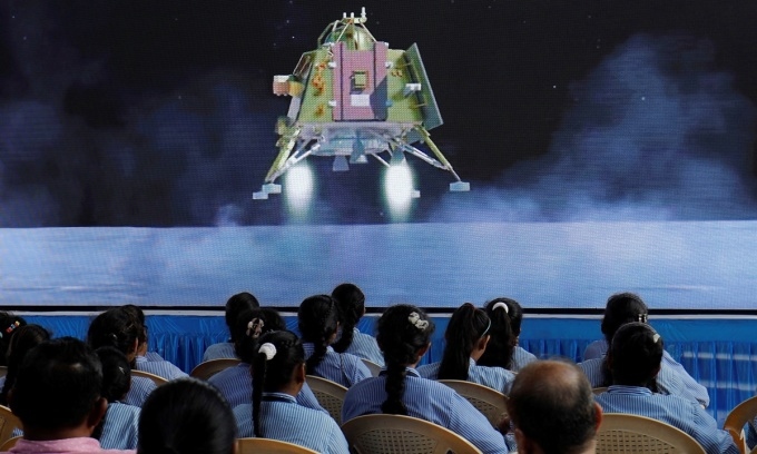 Ấn Độ đặt mục tiêu đưa phi hành gia lên Mặt trăng