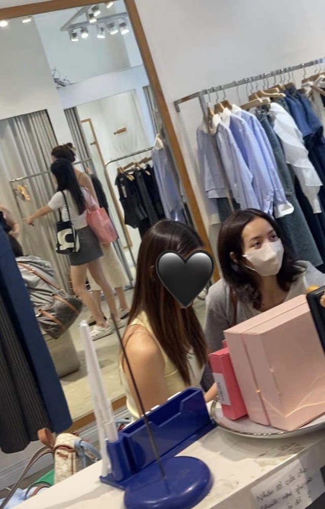 1 ngày ở TP.HCM của Lisa: Càn quét từ local brand đến chợ “si-đa”, nhìn tay xách nách mang là biết mê Việt Nam lắm rồi! - Ảnh 2.