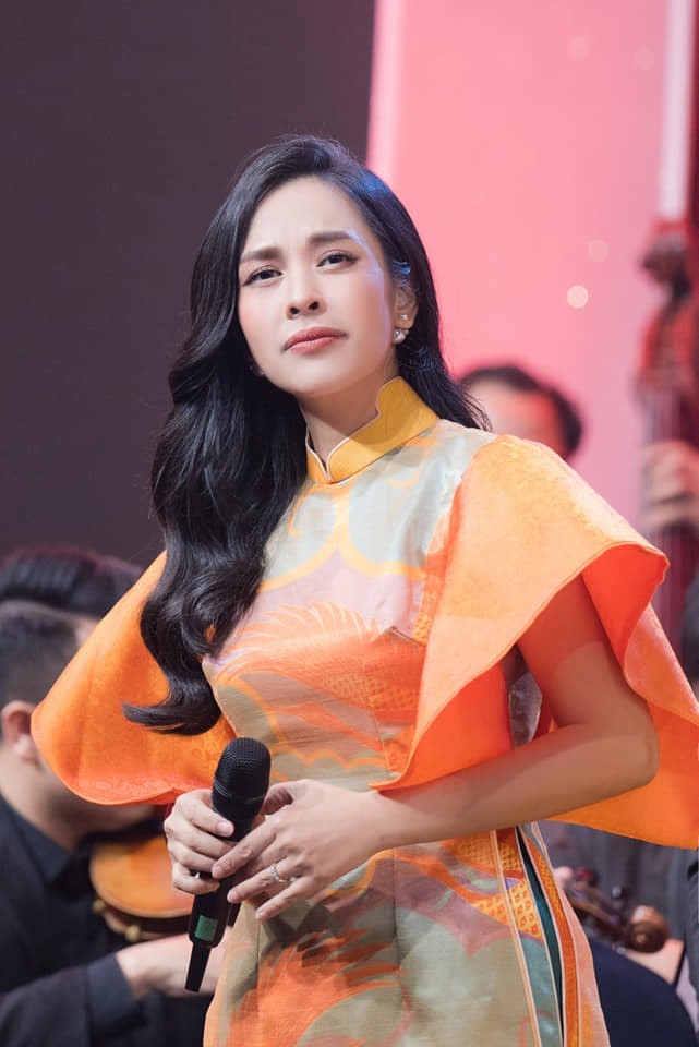 Ồn &agrave;o học tr&ograve; v&ocirc; ơn, quỵt tiền c&ocirc; gi&aacute;o của showbiz Việt - Ảnh 3.