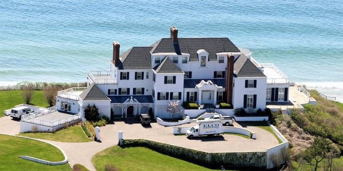 Taylor Swift acts as cupid, lending a huge mansion to her best friend Gigi Hadid as a place to date Bradley Cooper - Photo 3.