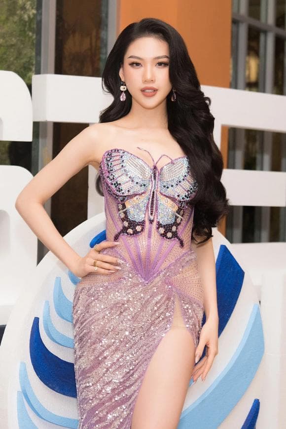 Liên tiếp vướng lùm xùm sau khi đăng quang Miss Universe Vietnam, Bùi Quỳnh Hoa lọt top 10 bảng xếp hạng chủ đề nóng - Ảnh 5.