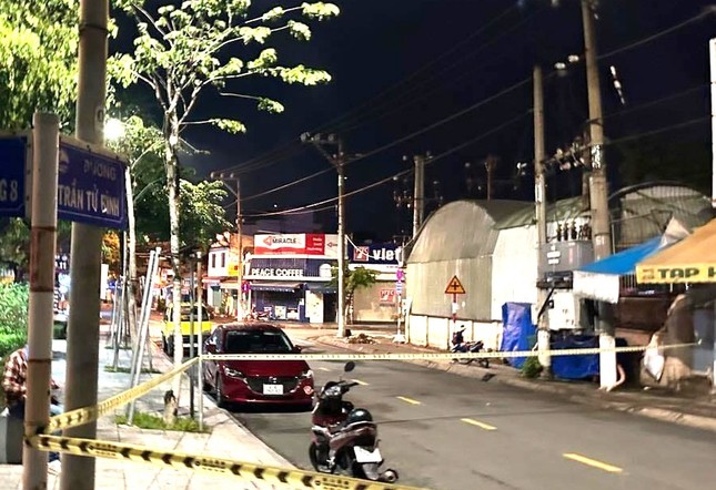 Nam thanh niên bị hai người lạ đánh tử vong tại chỗ - Ảnh 1.