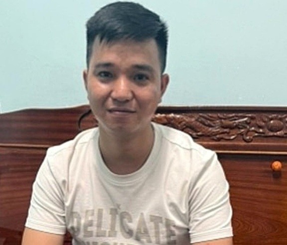 Bắt tạm giam đối tượng hành hung thầy hiệu phó ở Bình Thuận - Ảnh 1.