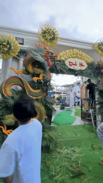 Kh&ocirc;ng kh&iacute; trước thềm lễ ăn hỏi sao nam Vbiz v&agrave; bạn trai: Tổ chức ở biệt thự khủng, 1 chi tiết lạ ở cổng hoa - Ảnh 8.