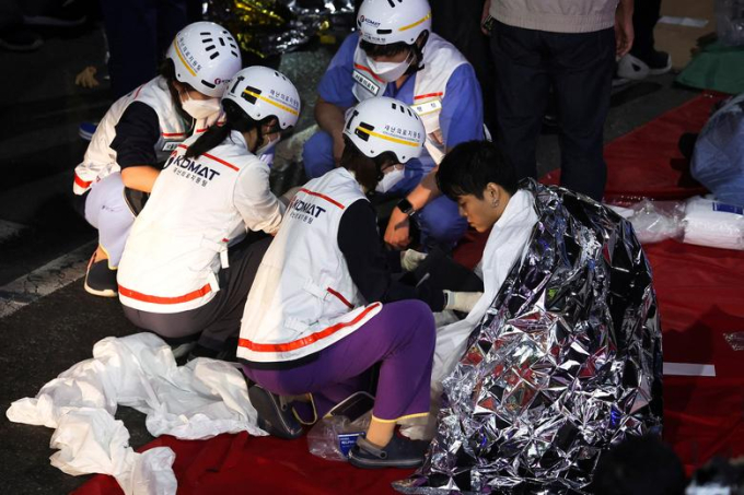 Một năm sau thảm kịch giẫm đạp Itaewon: Cảnh tượng kinh hoàng chưa hết ám ảnh những người lính cứu hộ