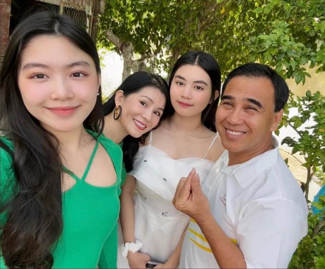 2 tiểu thư nh&agrave; MC Quyền Linh bị team qua đường bắt gặp: Sắc v&oacute;c ấn tượng, th&aacute;i độ mới đ&aacute;ng b&agrave;n - Ảnh 8.