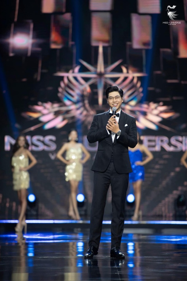 Bị chê bai cách dẫn kém duyên tại Miss Universe Vietnam 2023, nam MC lên tiếng xin lỗi - Ảnh 4.