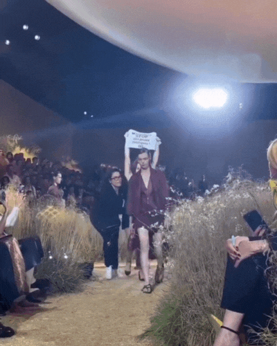 Khoảnh khắc dẹp loạn của fashion blogger Bryanboy tại show Hermès - Ảnh 2.