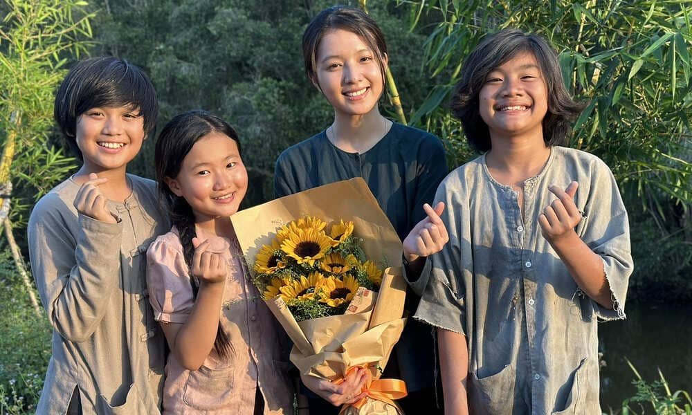 &Uacute;t Trong Đất Rừng Phương Nam khoe mặt mộc đẹp rạng ngời ở hậu trường, netizen lại ho&agrave;i nghi dao k&eacute;o - Ảnh 3.