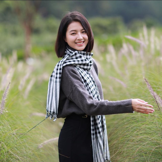 &Uacute;t Trong Đất Rừng Phương Nam khoe mặt mộc đẹp rạng ngời ở hậu trường, netizen lại ho&agrave;i nghi dao k&eacute;o - Ảnh 8.