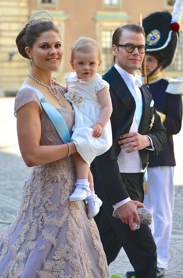 Em bé hoàng gia đình đám không kém gì Công chúa Charlotte, chỉ sau vài năm đã trở thành mỹ nhân thực thụ
