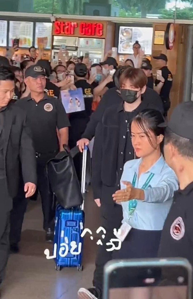 Kang Daniel - Park Jihoon t&aacute;i ngộ tại TP.HCM, m&ecirc; mẩn cafe v&agrave; đường phố đ&uacute;ng chuẩn rể Việt - Ảnh 3.