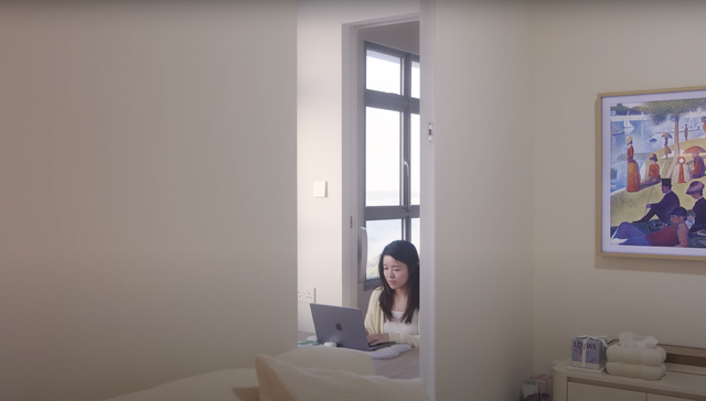 B&ecirc;n trong kh&ocirc;ng gian sống của nh&agrave; thầu thiết kế: Cơ ngơi nhỏ xinh nhưng g&oacute;c n&agrave;o cũng tiện lợi - Ảnh 13.